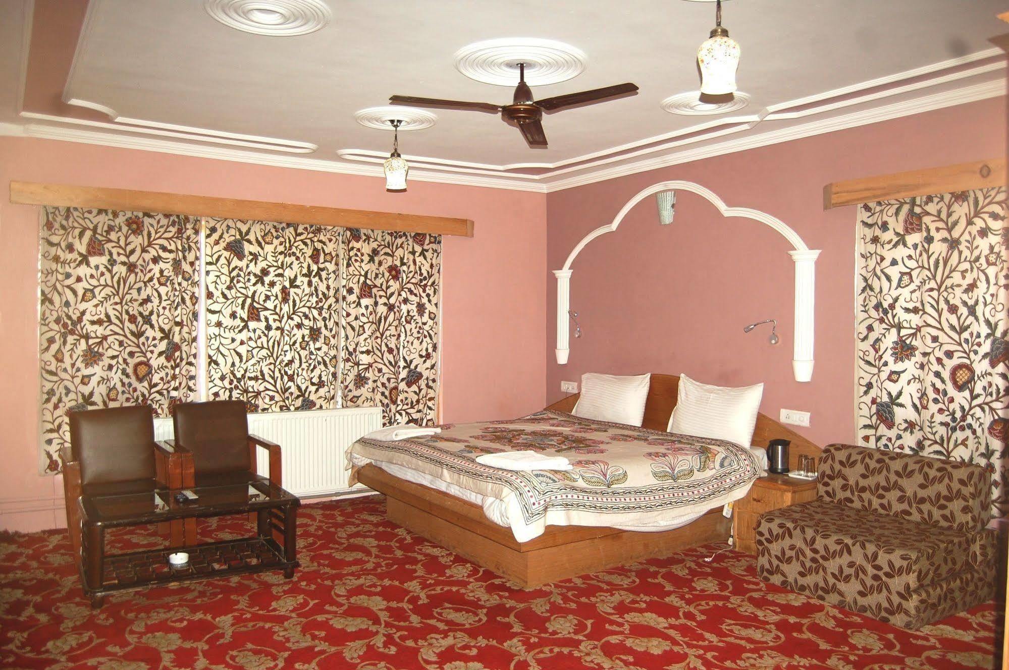 Hotel Paradise Inn Pahalgām 外观 照片