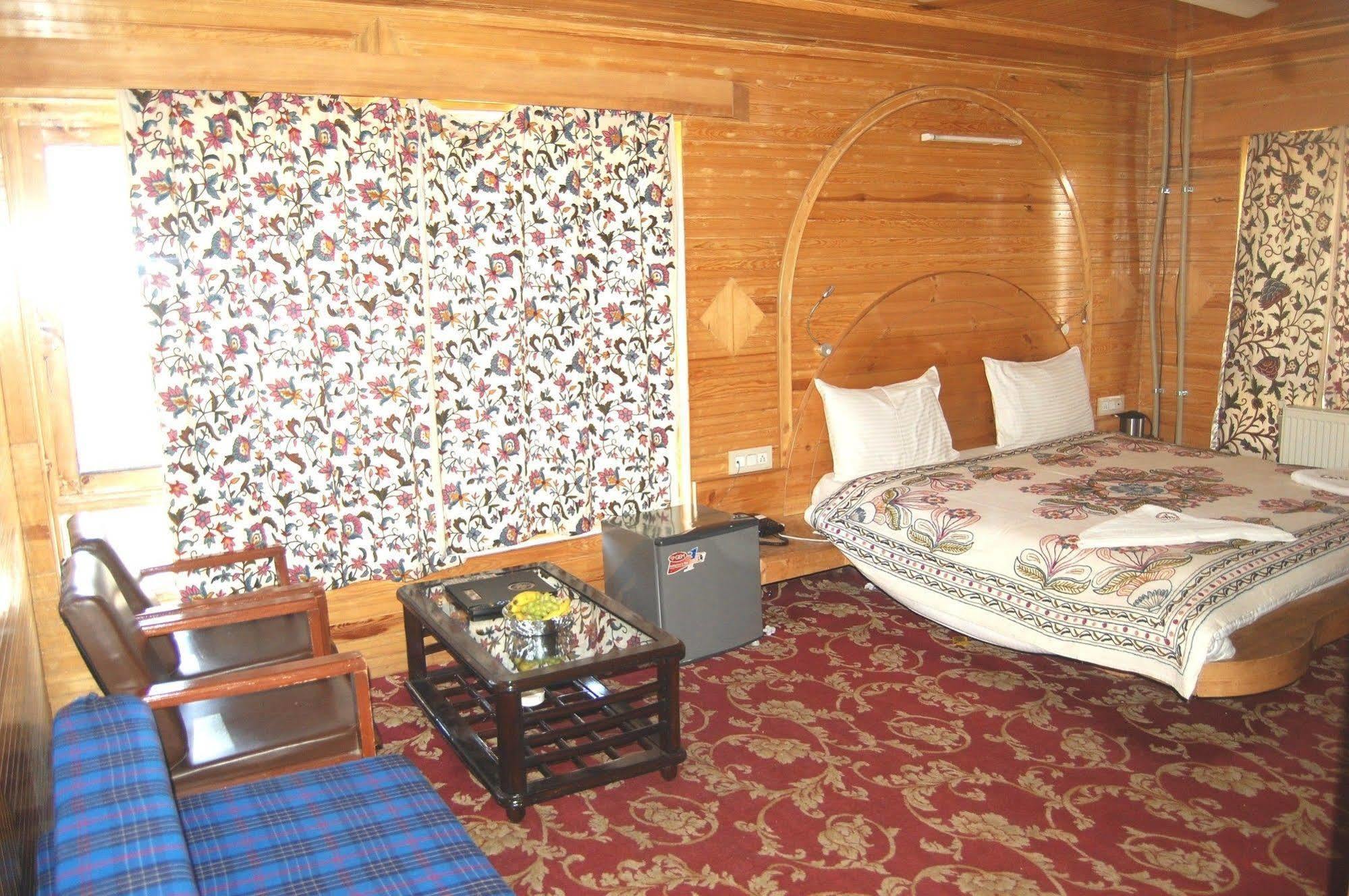 Hotel Paradise Inn Pahalgām 外观 照片